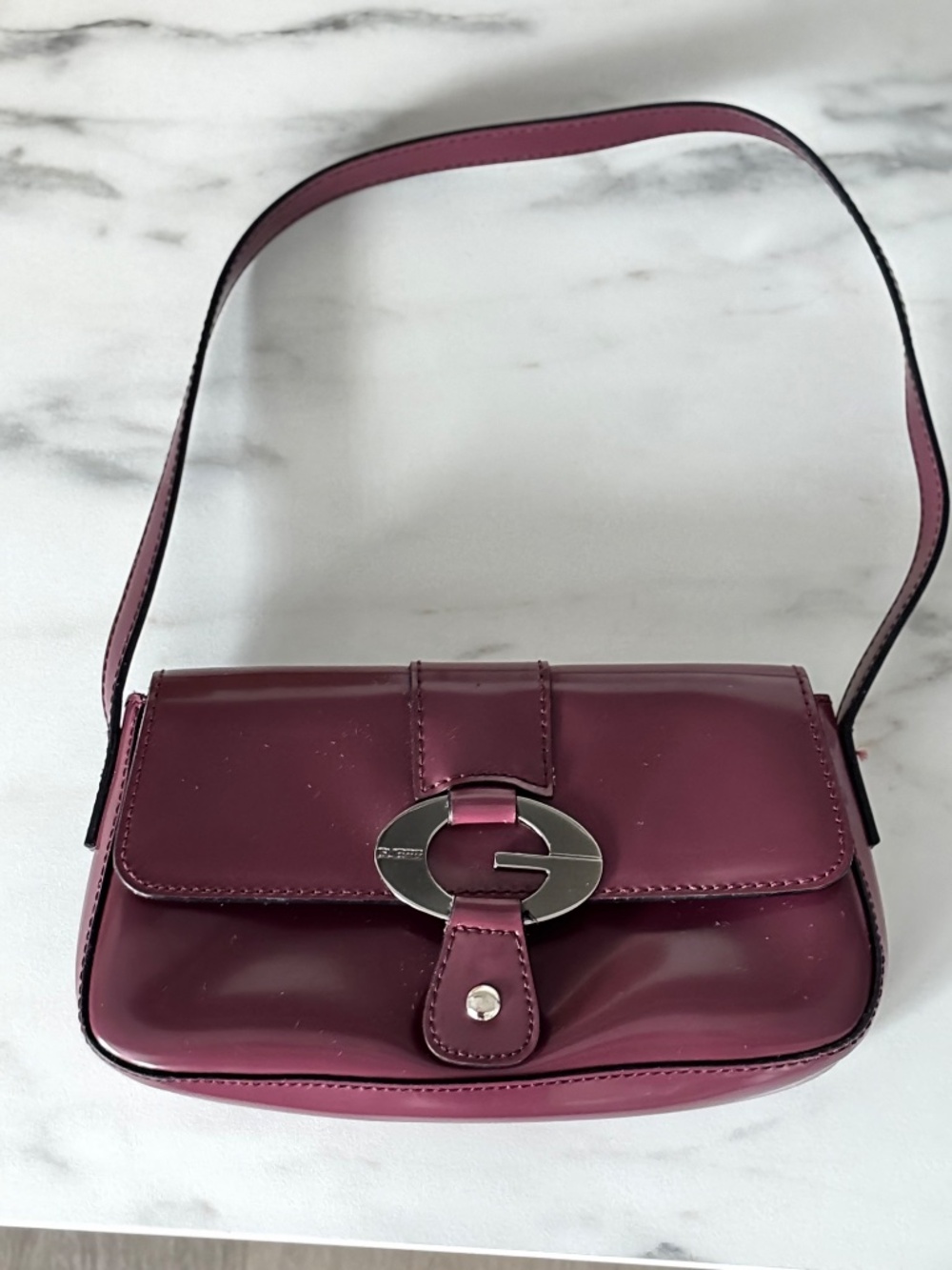 Vintage Y2K Guess Maroon Patent Finish Shoulder Bag Handbag Buckle Purse 2000's - Picture 14 of 15